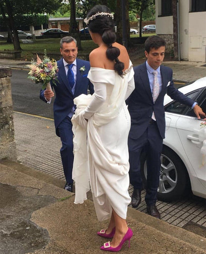 Stylish V-Neck Long Sleeves Wedding Dresses Satin Bridal Gowns Off The Shoulder
