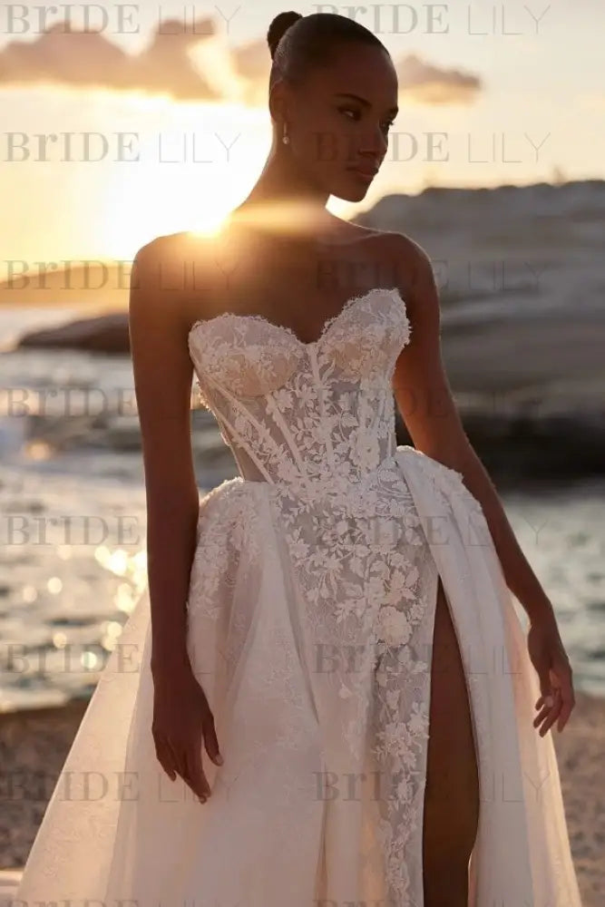 Strapless Aline Bridal Dress Lace Appliques Beach Wedding Dress with Front Split