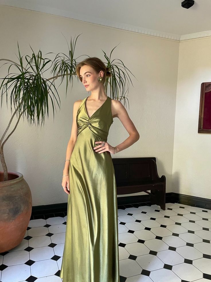 Halterneck Elegant Green Backless Satin A-Line Prom Dress Evening Gown HZ1024