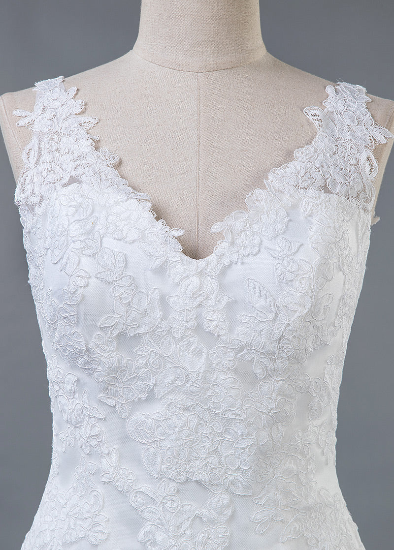 Trumpet/Mermaid Lace V-neck Sweep Train Wedding Dresses
