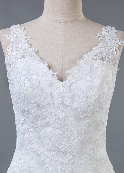 Trumpet/Mermaid Lace V-neck Sweep Train Wedding Dresses