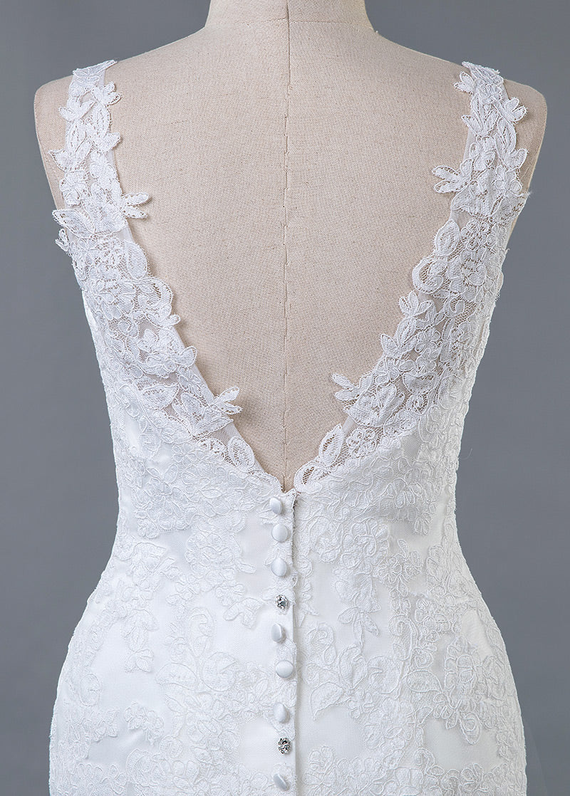 Trumpet/Mermaid Lace V-neck Sweep Train Wedding Dresses