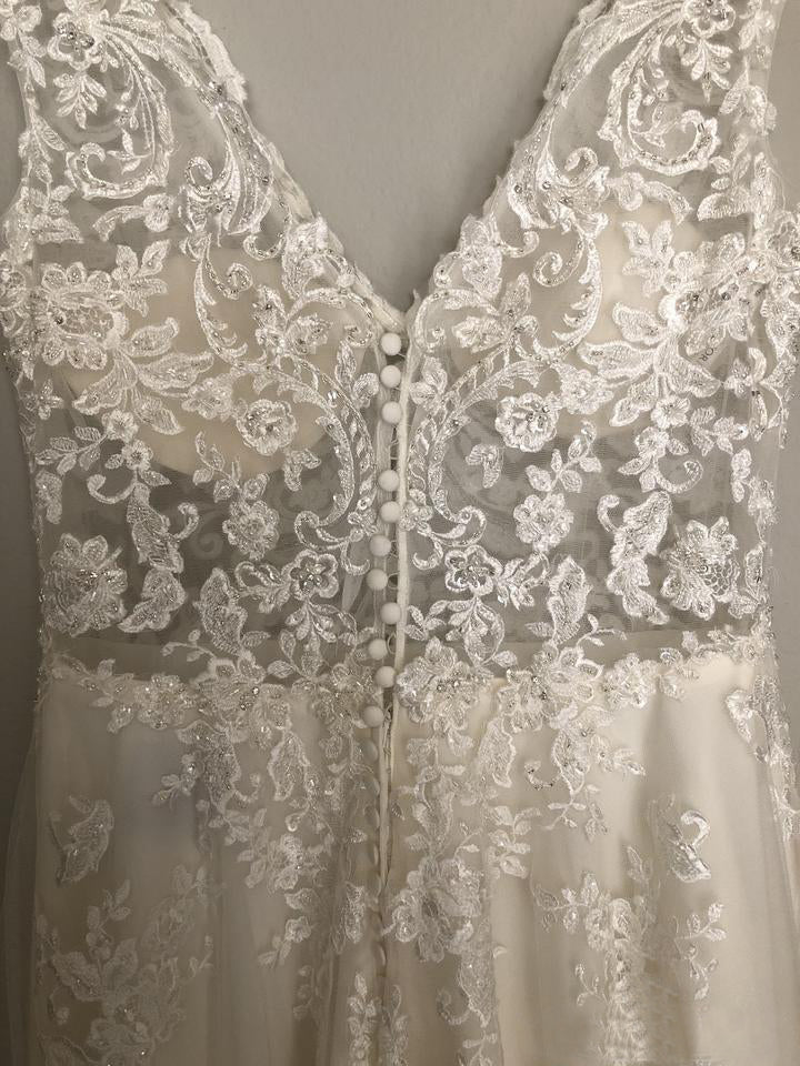 Sweep Train Tulle Wedding Dress with Appliques Lace
