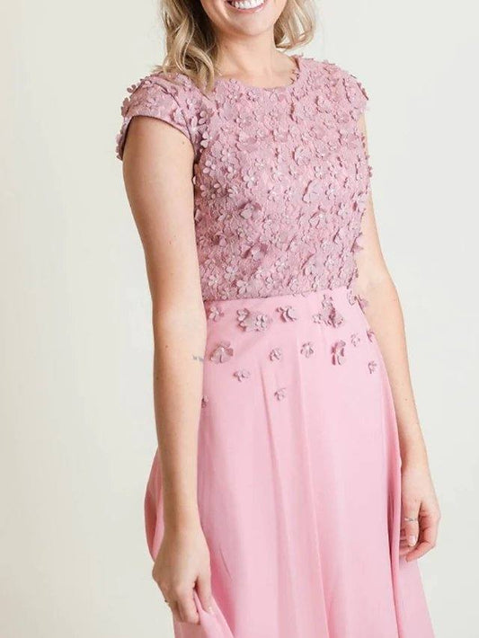 Sheath / Column Mother of the Bride Dress Elegant Jewel Neck Knee Length Chiffon Lace Short Sleeve with Lace Appliques Ruching - RongMoon