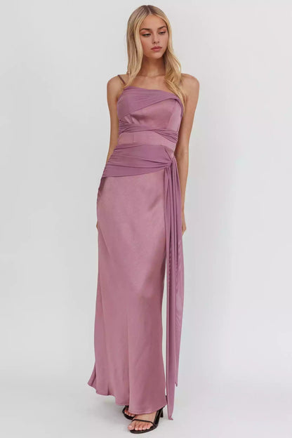 Unforgettable mesh details lined with knots at the waist and zippered back Prom Dresses