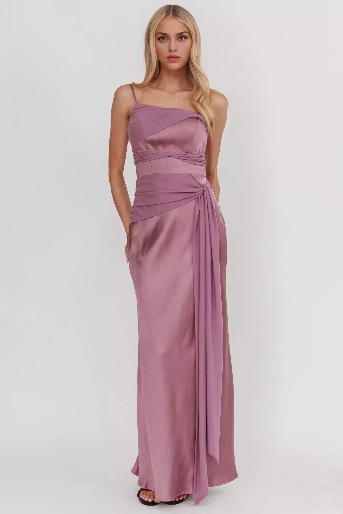 Unforgettable mesh details lined with knots at the waist and zippered back Prom Dresses