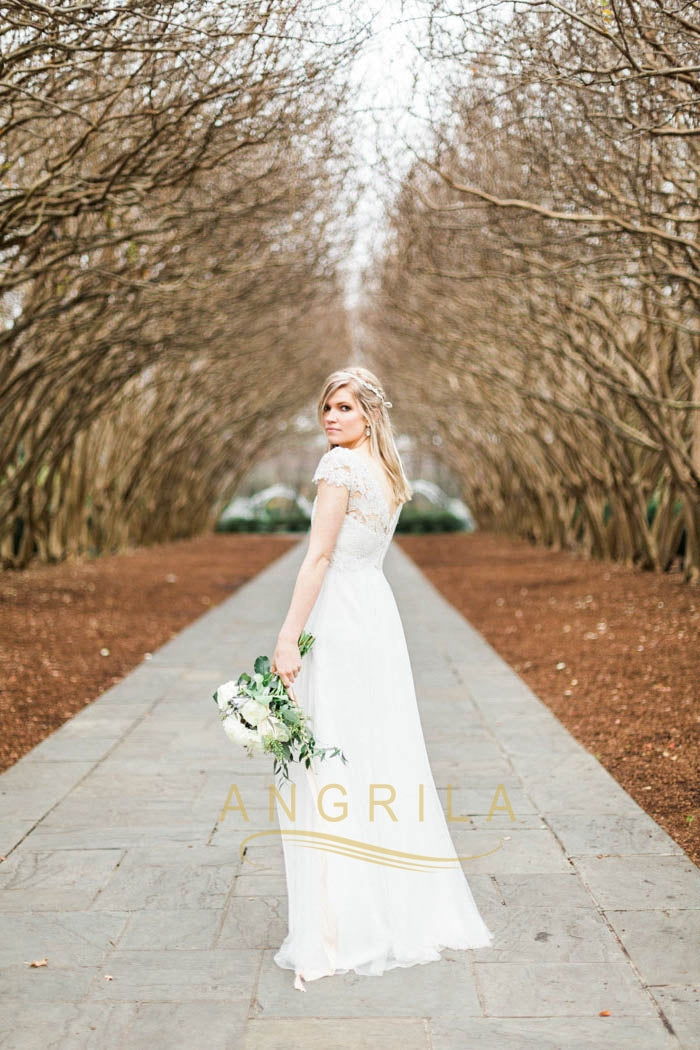 Princess Lace Floor-length Wedding Dresses with Sleeves