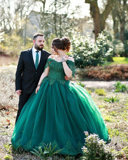 Vintage Tulle Ball Gowns Wedding Dresses Lace Embroidery V-neck