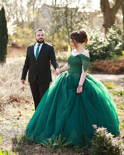 Vintage Tulle Ball Gowns Wedding Dresses Lace Embroidery V-neck
