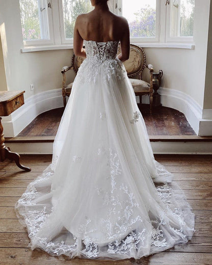 Charming Tulle Sweetheart Wedding Dress Lace Embroidery