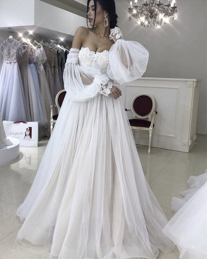 Tulle Wedding Dress Appliques Sweetheart Cold Sleeves