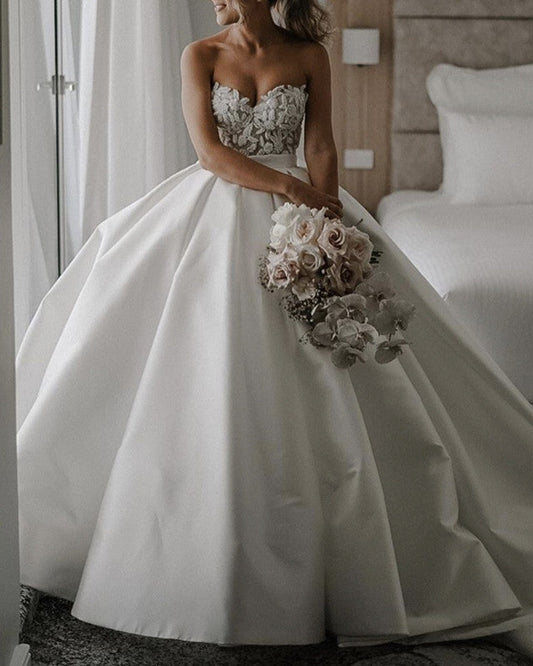 Romantic Sweetheart Wedding Dress Lace Embroidery Satin Ball Gown