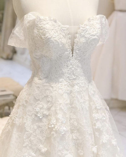 A Line /Princess Wedding Dress Lace Embroidery Off Shoulder