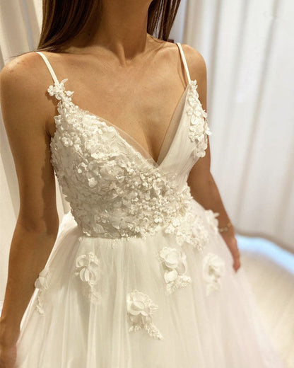 Elegant Tulle V Neck Wedding Dress With Lace Flowers