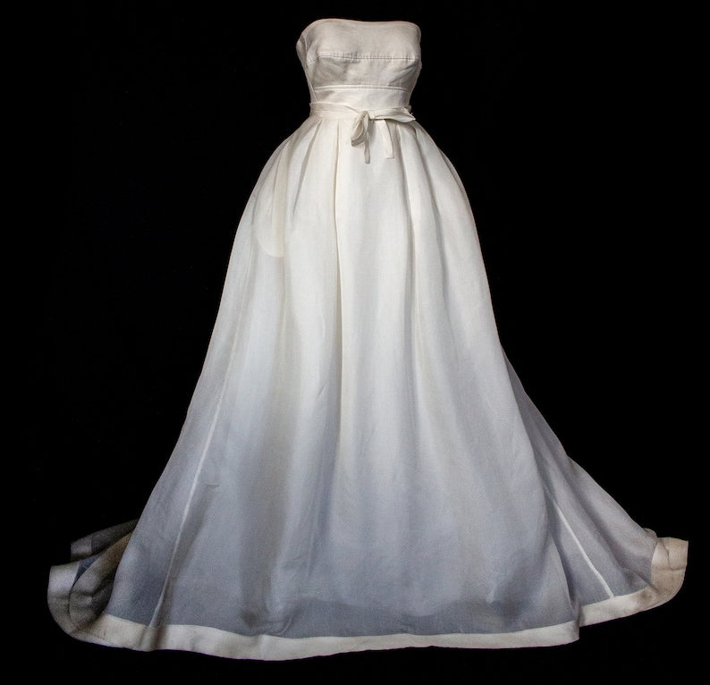 A cream white cloud Vintage Princess model silk gauze wedding dress A-line wedding dress