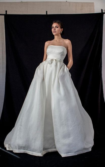 A cream white cloud Vintage Princess model silk gauze wedding dress A-line wedding dress