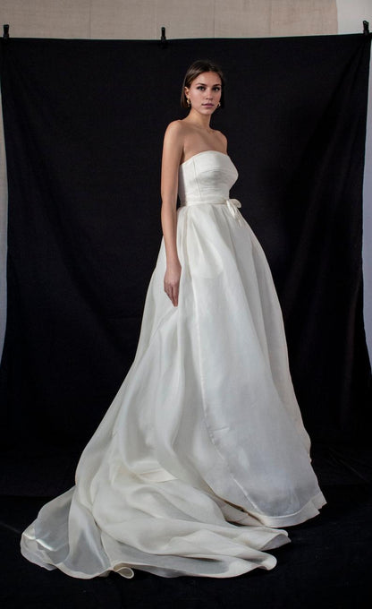 A cream white cloud Vintage Princess model silk gauze wedding dress A-line wedding dress