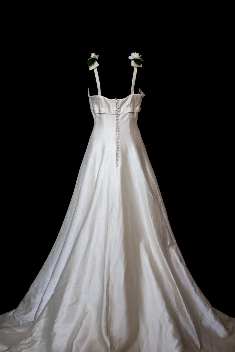 The Little Romantic Detail Vintage A-line Wedding Dress In Silk Mikado Ivory Silk Wedding Dress Bow And Flower