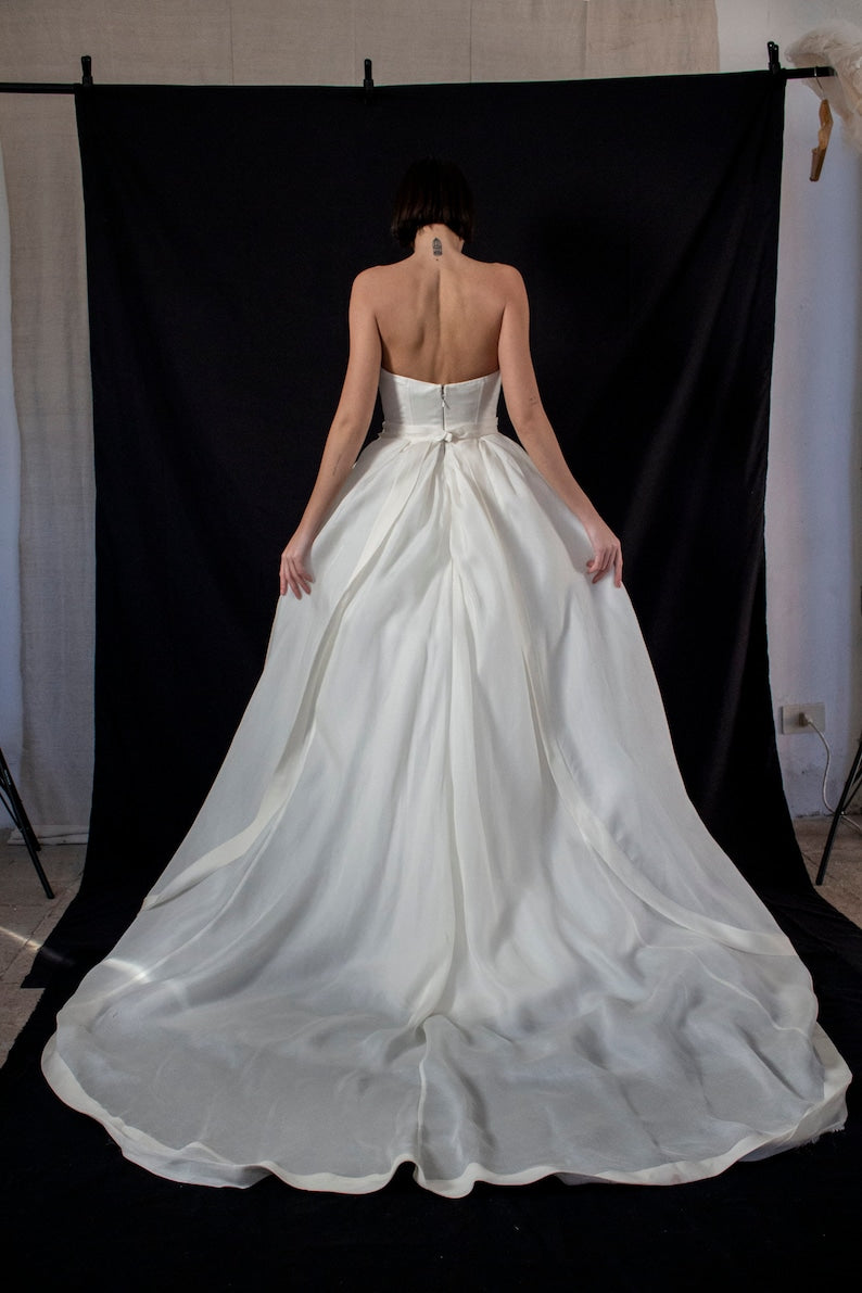 A cream white cloud Vintage Princess model silk gauze wedding dress A-line wedding dress