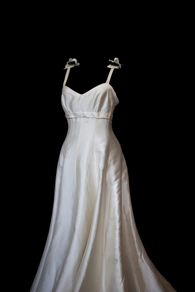 The Little Romantic Detail Vintage A-line Wedding Dress In Silk Mikado Ivory Silk Wedding Dress Bow And Flower