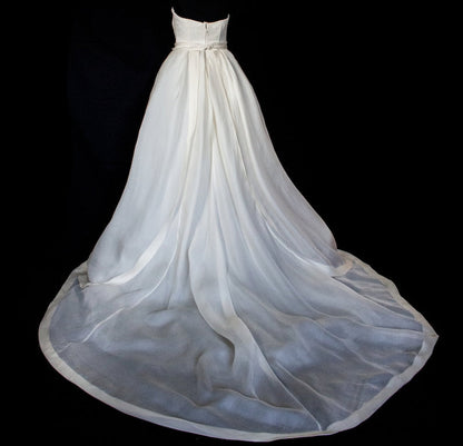 A cream white cloud Vintage Princess model silk gauze wedding dress A-line wedding dress
