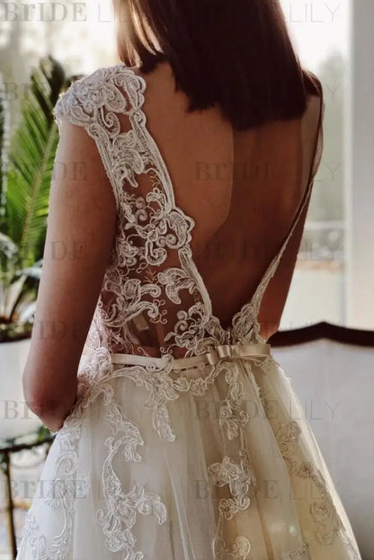 A-Line V-Neck Tulle Lace Wedding Dress with Applique