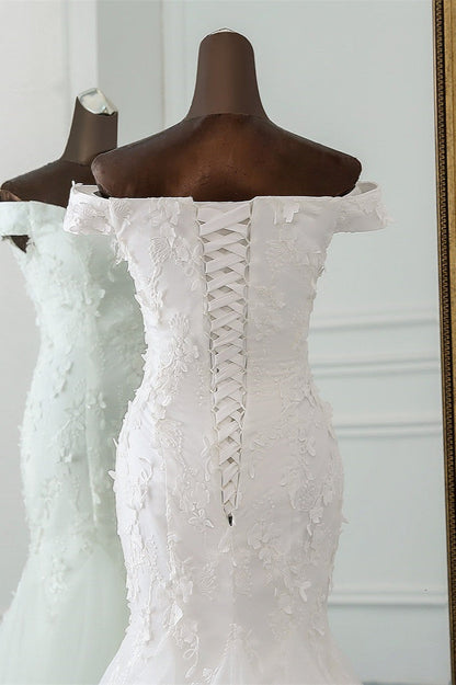 Amazing Off-the-Shoulder Mermaid Long Wedding Dress With Lace Appliques