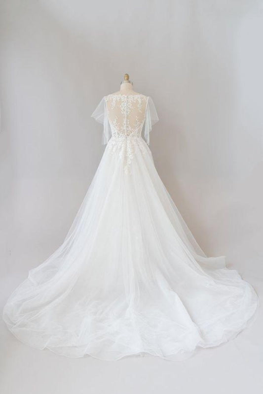 Appliques Tulle A-line Chapel Train Wedding Dress