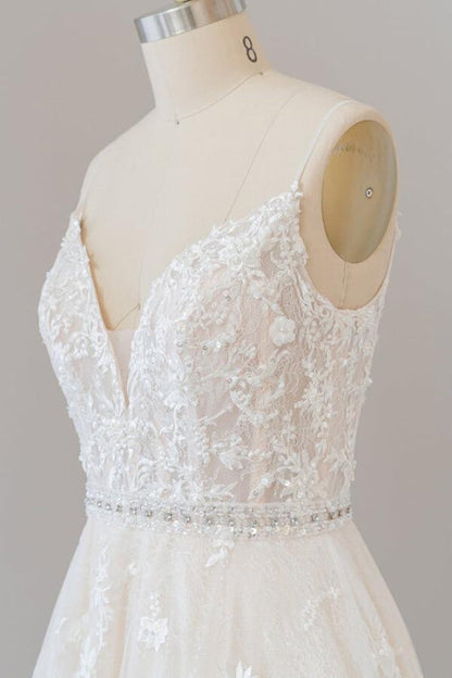 Awesome Appliques A-line Tulle Wedding Dress