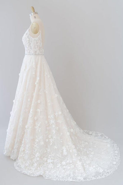 Awesome Appliques A-line Tulle Wedding Dress
