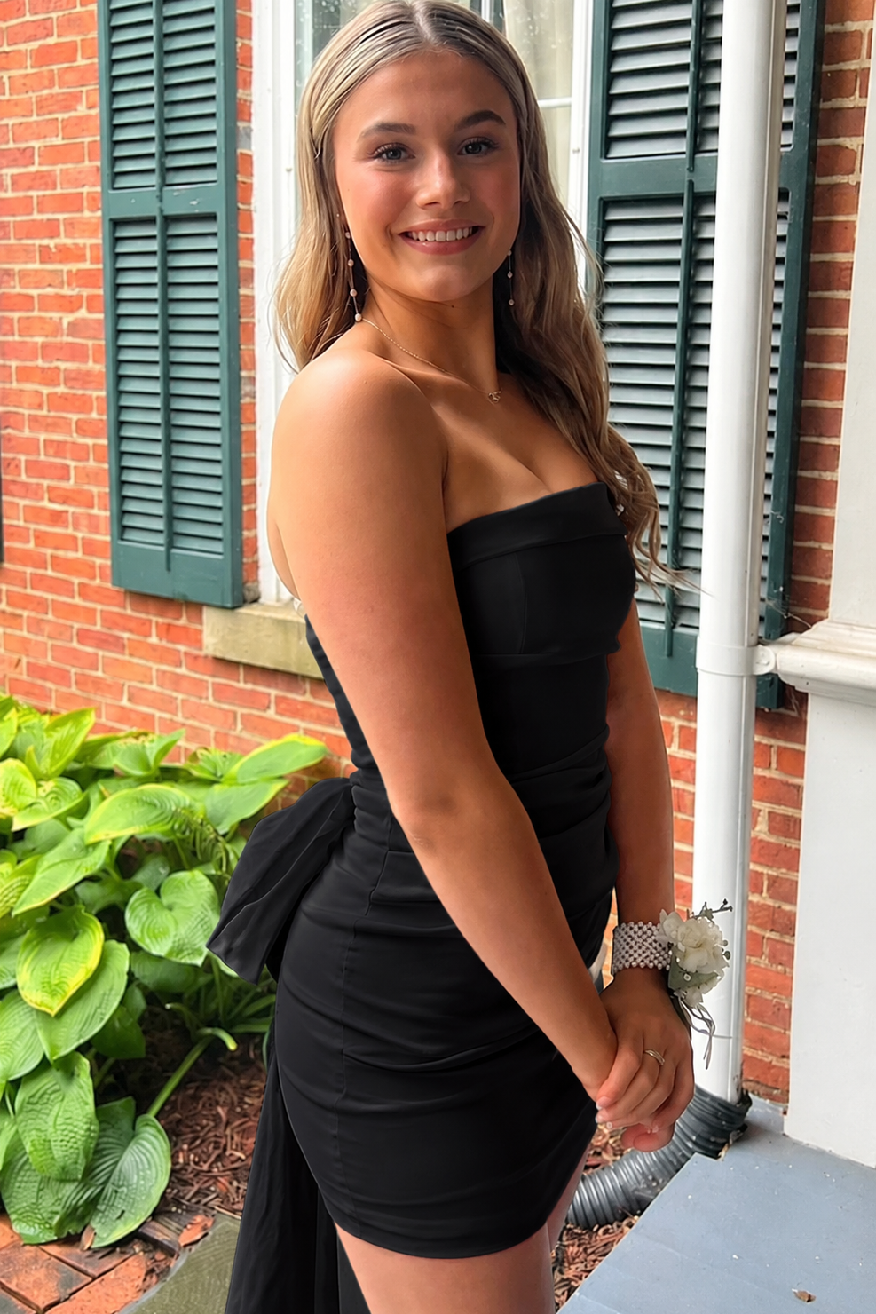 Elegant Strapless Sweetheart with Big Bow Satin Short Homecoming Dress
