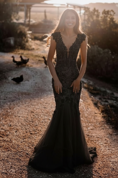Elegant Sleeveless Mermaid Lace Wedding Dresses V-neck