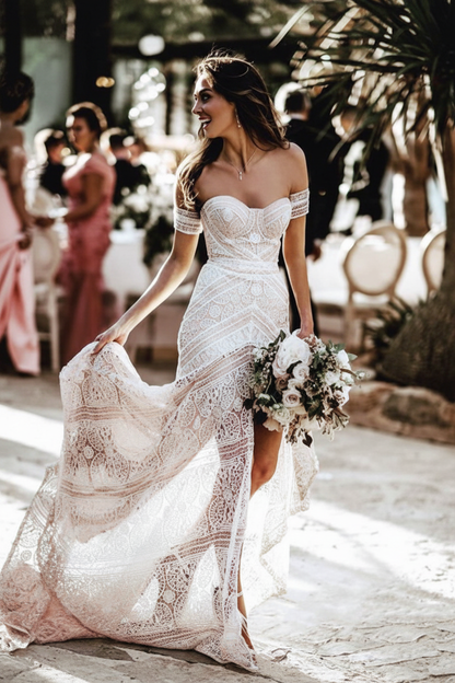 White Lace Wedding Dress Floor Length Sheath Sleeveless Lace Sweetheart Bridal Dresses Train Dress