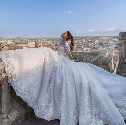 Chic Long Sleeved Princess Sweetheart Wedding Dress with Floral Lace Appliques