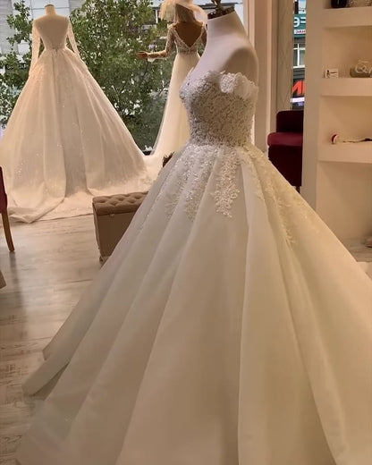 Chic Sweetheart Off-the-Shoulder Ruffles Wedding Dress With Lace Appliques