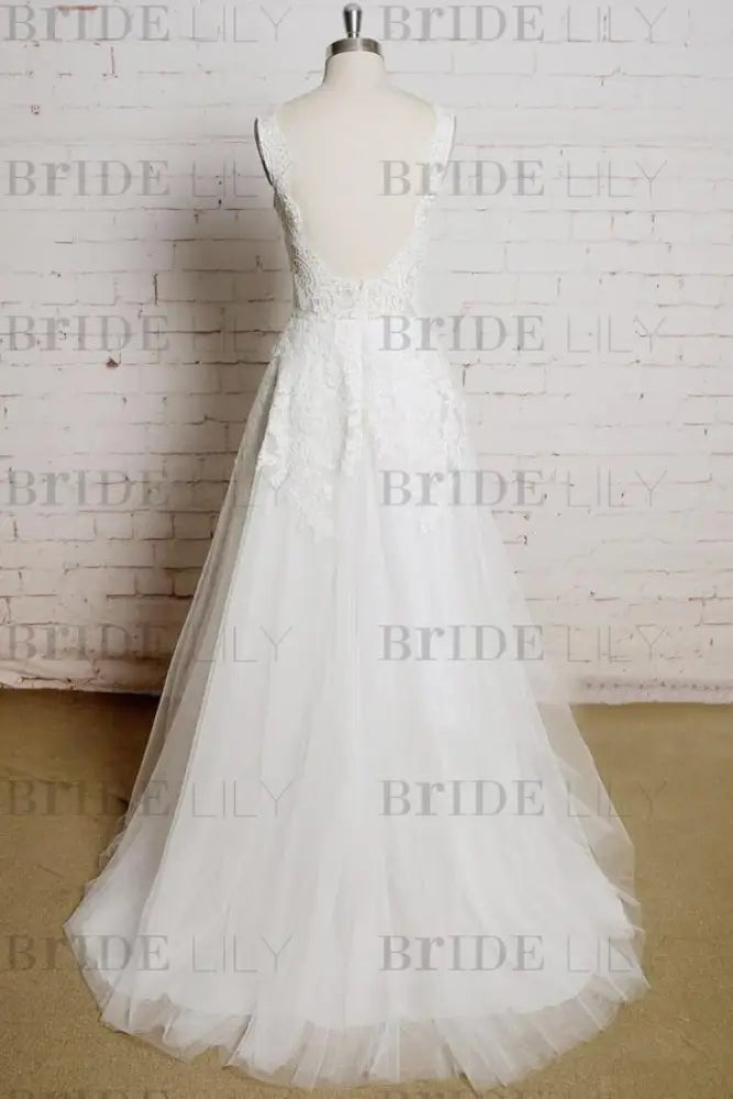 Chic V-neck Appliques Tulle A-line Wedding Dress