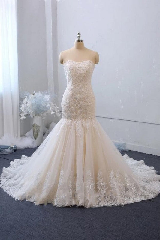 Classic Sweetheart Backless Tulle Long Mermaid Wedding Dress with Lace Appliques