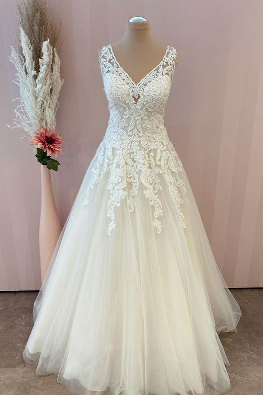 Classy Sweetheart A-Line Tulle Backless Floor-length Wedding Dress With Appliques Lace