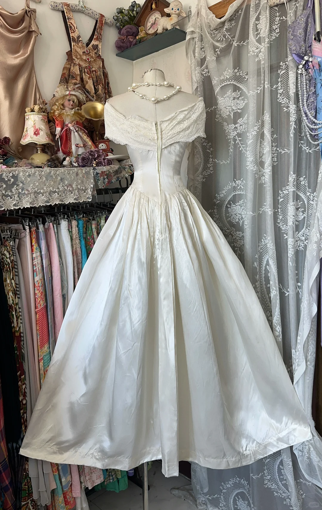 Vintage Ivory Off-the-shoulder Elegant A-Line Satin Long Evening Dress Prom Dresses HZ1024
