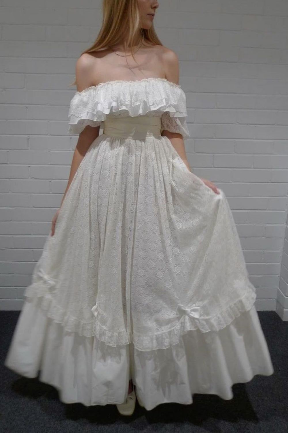 girlhomeshops-off-shoulder dress White Simple Exquisite Tulle Lace Long One-Shoulder Fashion Dress Wedding Dress gh5838