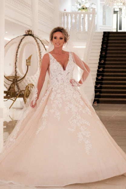Elegant Backless A-Line Wedding Gown with Deep V-Neck and Spaghetti Straps in Applique Lace
