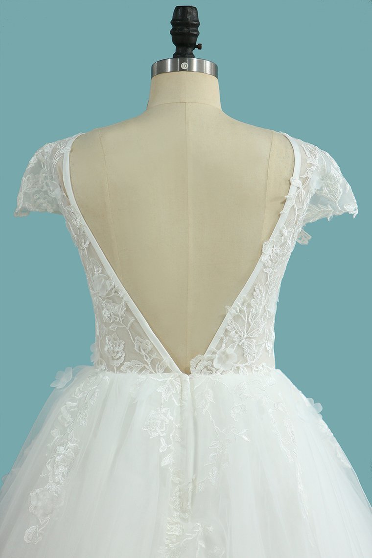 Elegant Lace Backless Long Wedding Dress With Appliques