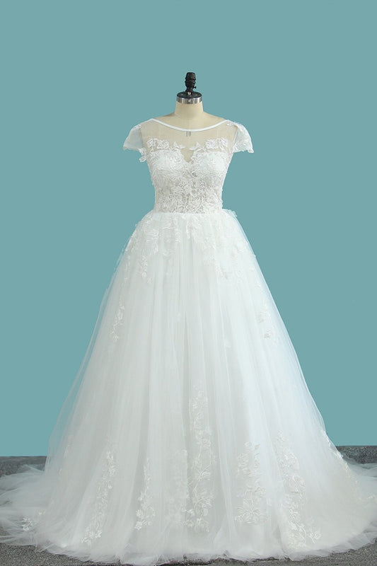 Elegant Lace Backless Long Wedding Dress With Appliques