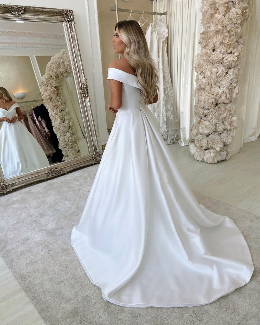 Elegant Long Off-The-Shoulder Sweetheart Backless A-Line Stain Wedding Dress