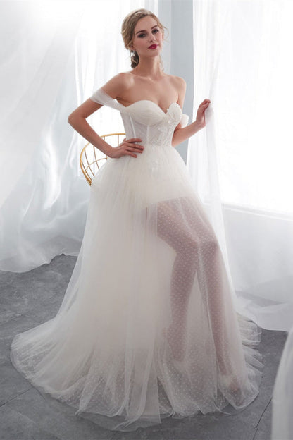 Elegant Long Tulle Wedding Dress with Off-the-Shoulder Design