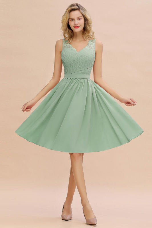 Elegant Ruffle Chiffon Short Bridesmaid Dress Sleeveless V-Neck Aline Knee Length Homecoming Dress