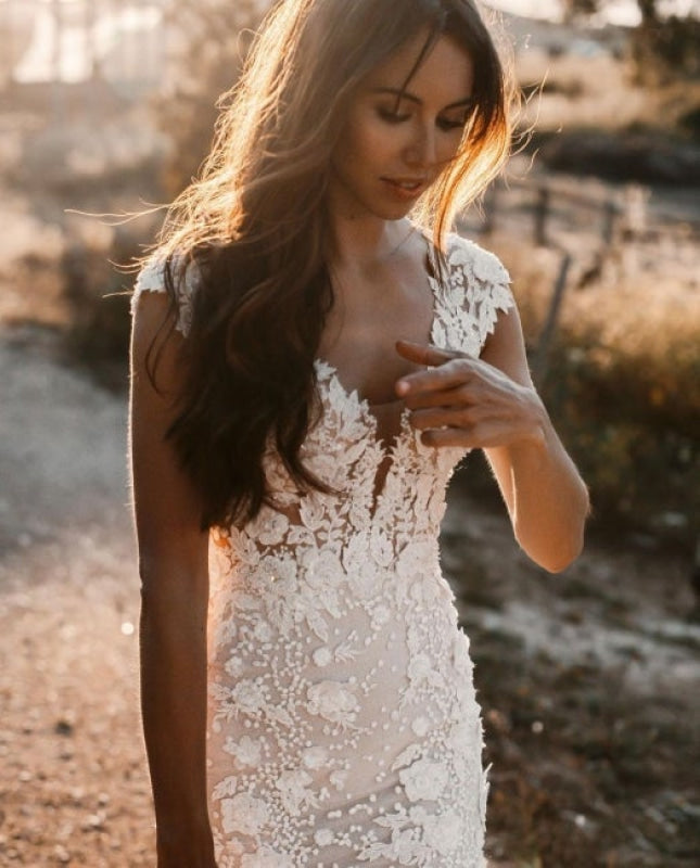 Elegant Sleeveless Mermaid Lace Wedding Dresses V-neck