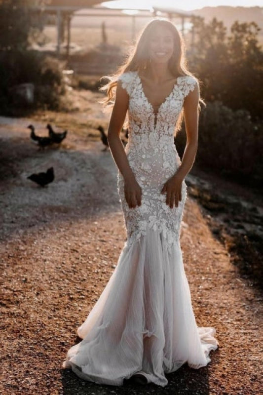 Elegant Sleeveless Mermaid Lace Wedding Dresses V-neck