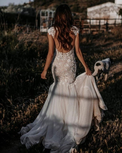 Elegant Sleeveless Mermaid Lace Wedding Dresses V-neck