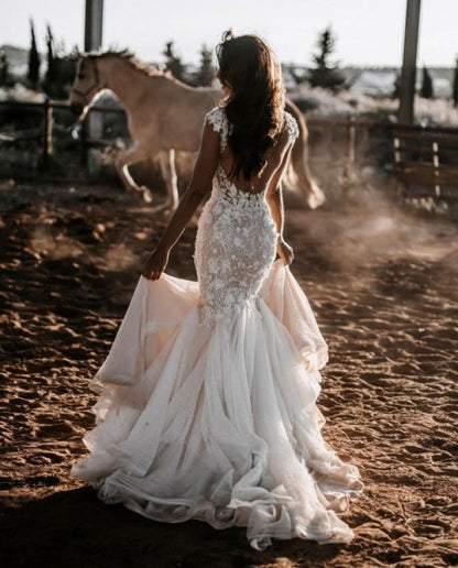 Elegant Sleeveless Mermaid Lace Wedding Dresses V-neck
